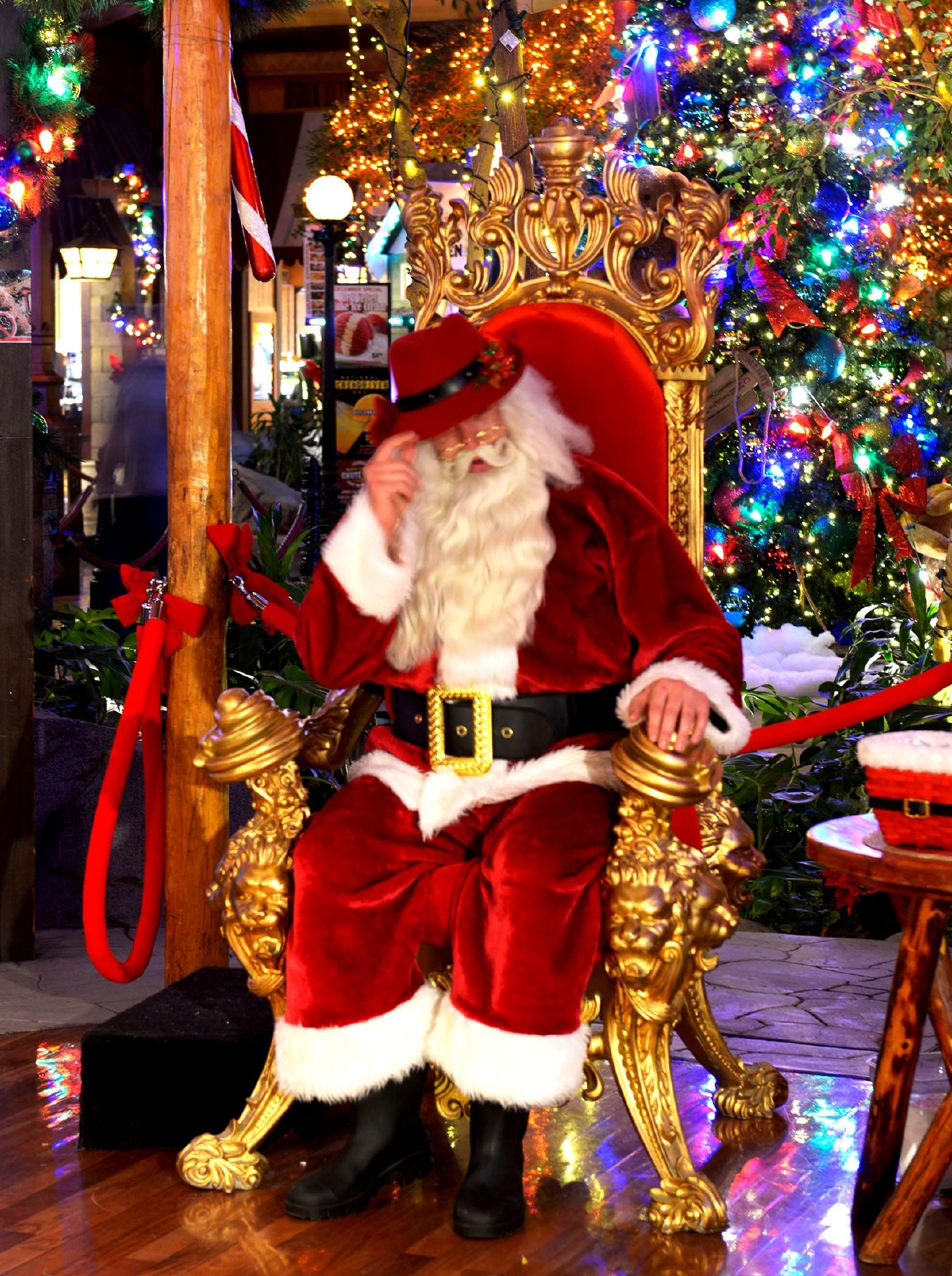 GALLERY Sam's Town Mystic Falls Park Christmas Decorations KSNV