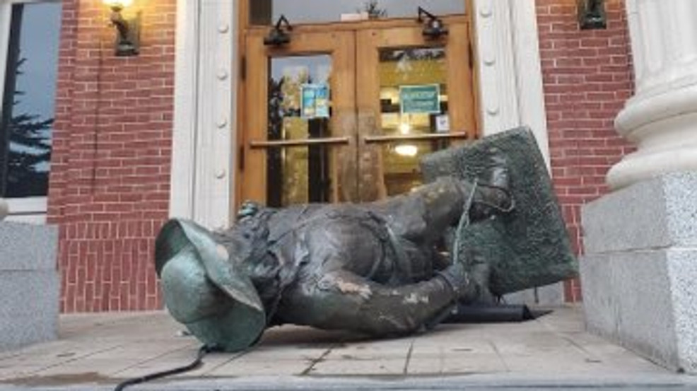Two historic pioneer statues torn down on University of Oregon campus