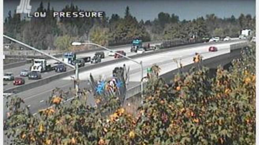 Crash on I5 southbound backs up traffic through EugeneSpringfield KMTR