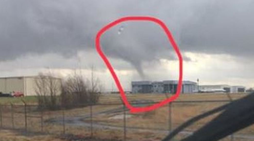 VIDEO Tornado hits Kentucky, leaves long path of destruction WZTV