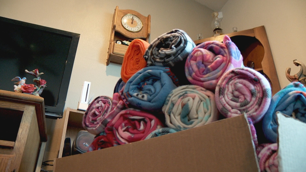 Pay it Forward Utah County family donate blankets to hospital every