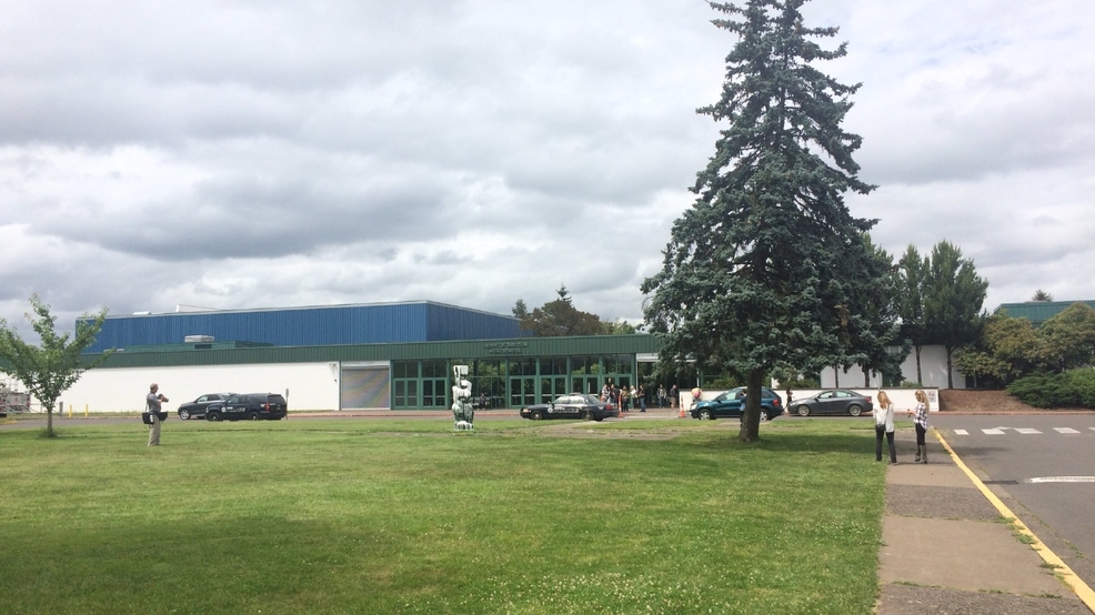 Developing Story fire at Sheldon High School KMTR