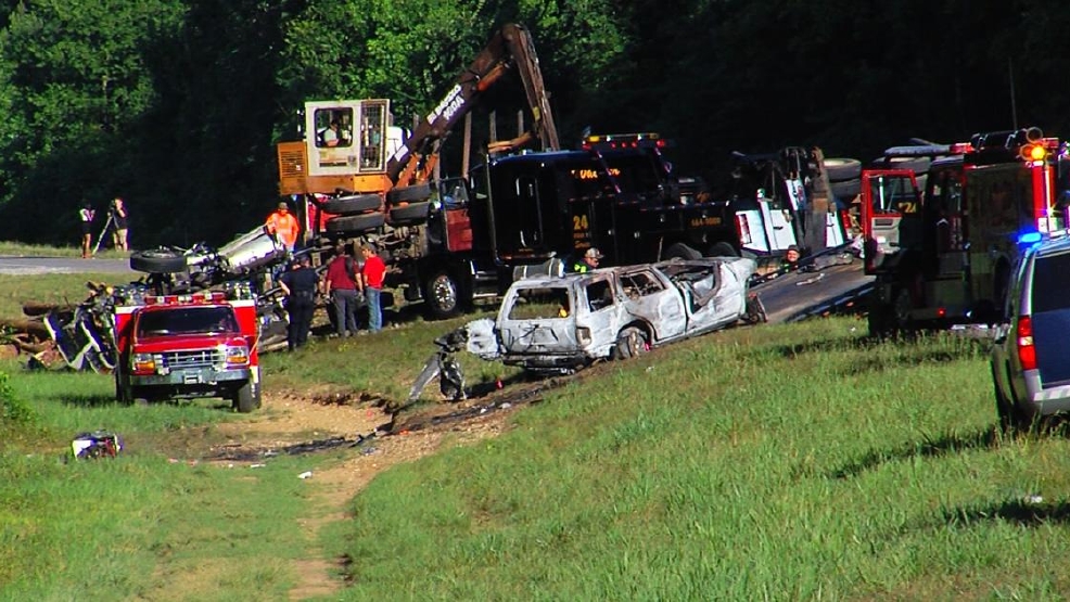 ALEA 4 dead, 1 injured in logging truck accident on Hwy. 82 in Chilton