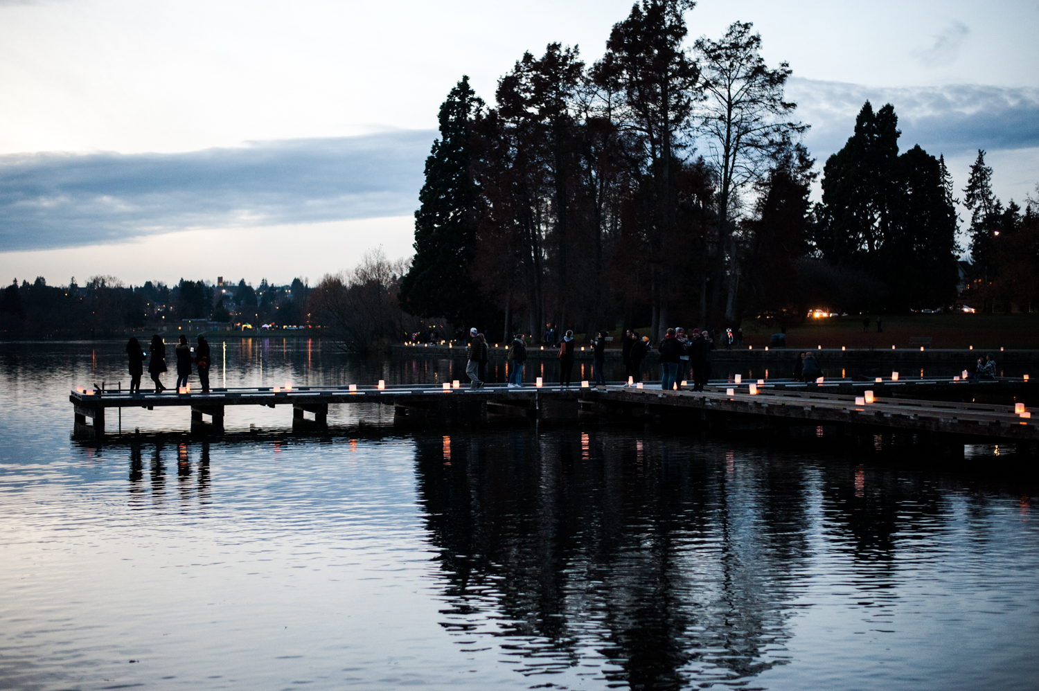 Photos Luminaries light up Green Lake at the annual Pathway of Lights