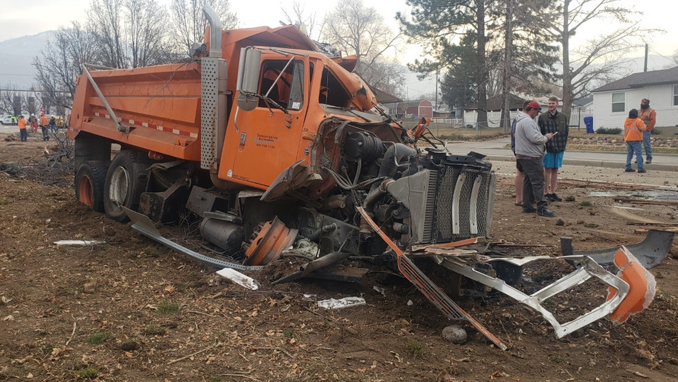 Dump truck crashes into multiple vehicles, injuring people in Bountiful