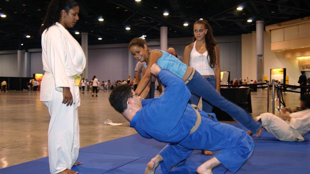 Defending yourself from an attacker Techniques with Bakersfield Elite